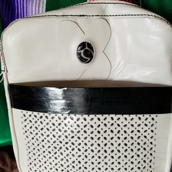 Handmade Patent Leather Shoulder bag - Picture 3 of 4